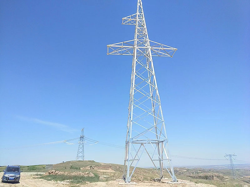 Principales caractéristiques de la tour de tuyaux en acier de transmission de puissance galvanisée